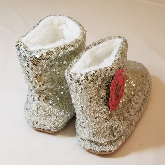 Girl's Size S-M Silver Sequined Bootie Slippers. - Picture 4 of 8